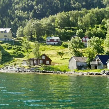 11 Person In Davik-by Traum